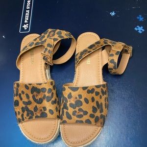 Cushionaire size 9 leopard print wedged sandals